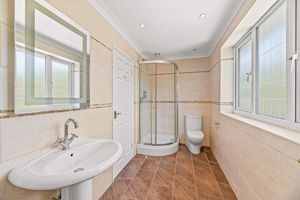 Jack and Jill Shower Room- click for photo gallery